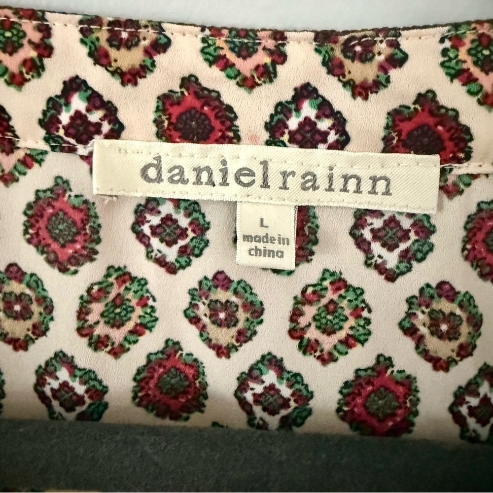 🌻Daniel Rainn Ivory and Maroon Geometric Blouse - Picture 3 of 5